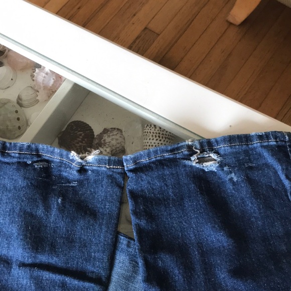 Levi’s Junior Sz 5M, curvy cut with slight flair - Picture 4 of 4